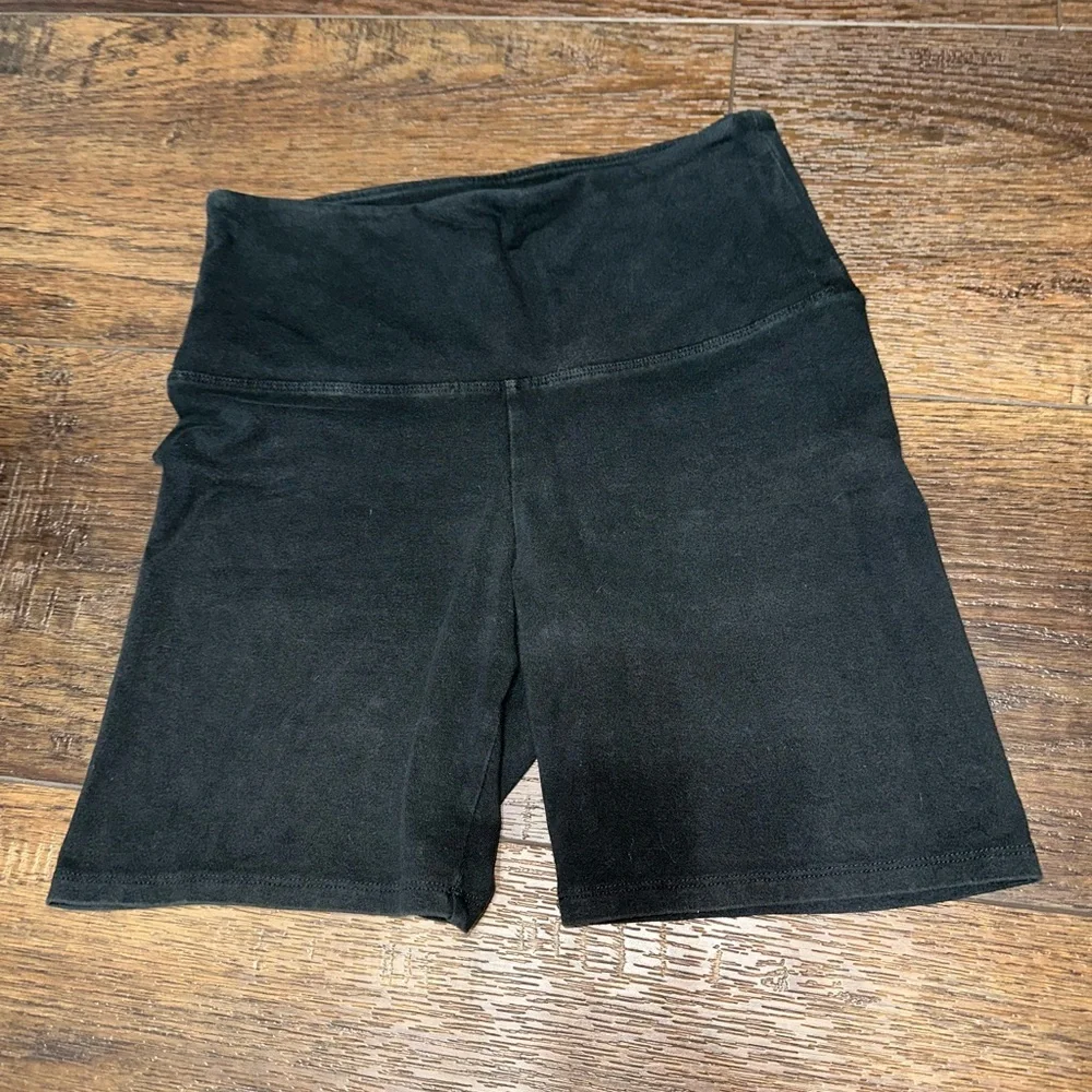 PINK Victoria's Secret Women’s Spandex Biker Shorts - Picture 5 of 10